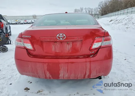 2011 Toyota Camry Base z USA, uszkodzony, nr VIN 4T4BF3EK8BR113520